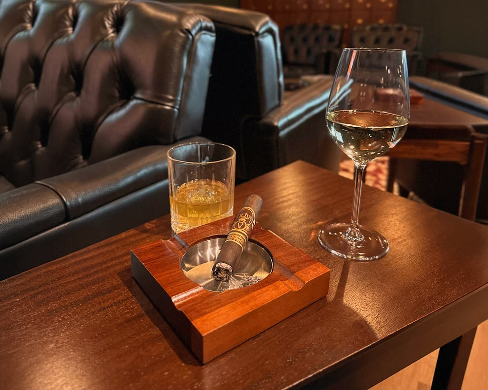 Welcome to Chairman's Club Fine Cigars & Spirits